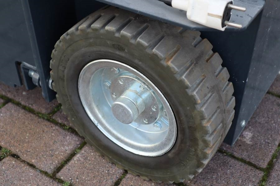 הַחכָּרָה Bravi LUI HD WD Leonardo New, Electric, 4.90m Working He Bravi LUI HD WD Leonardo New, Electric, 4.90m Working He: תמונה 10 הַחכָּרָה Bravi LUI HD WD Leonardo New, Electric, 4.90m Working He Bravi LUI HD WD Leonardo New, Electric, 4.90m Working He: תמונה 10