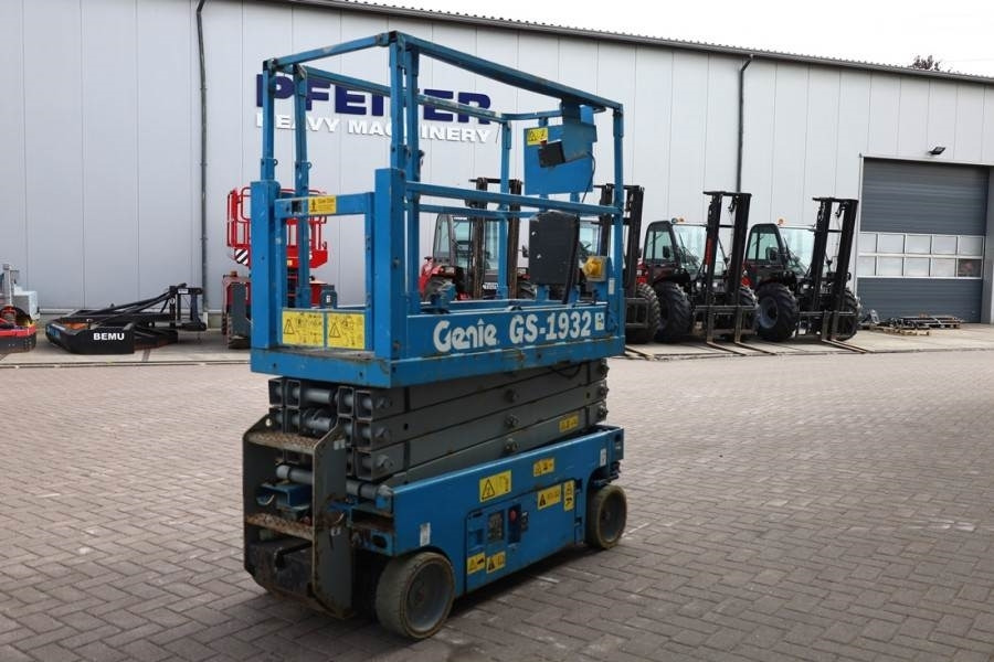 Genie GS1932 Electric, Working Height 7.8 m, 227kg Capac - מעלית מספריים: תמונה 2 Genie GS1932 Electric, Working Height 7.8 m, 227kg Capac - מעלית מספריים: תמונה 2