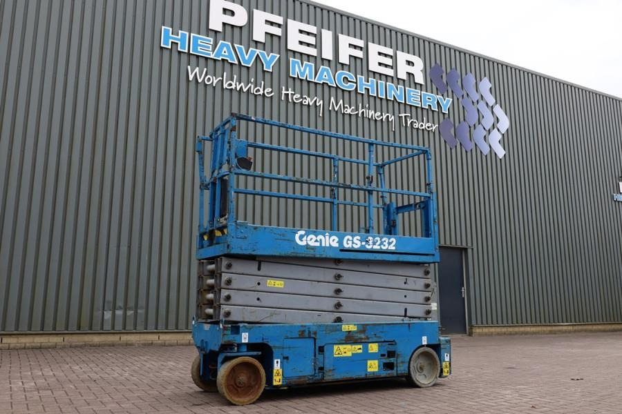 Genie GS3232 Hydraulic Outriggers, Electric, 11.75m Work - מעלית מספריים: תמונה 1 Genie GS3232 Hydraulic Outriggers, Electric, 11.75m Work - מעלית מספריים: תמונה 1