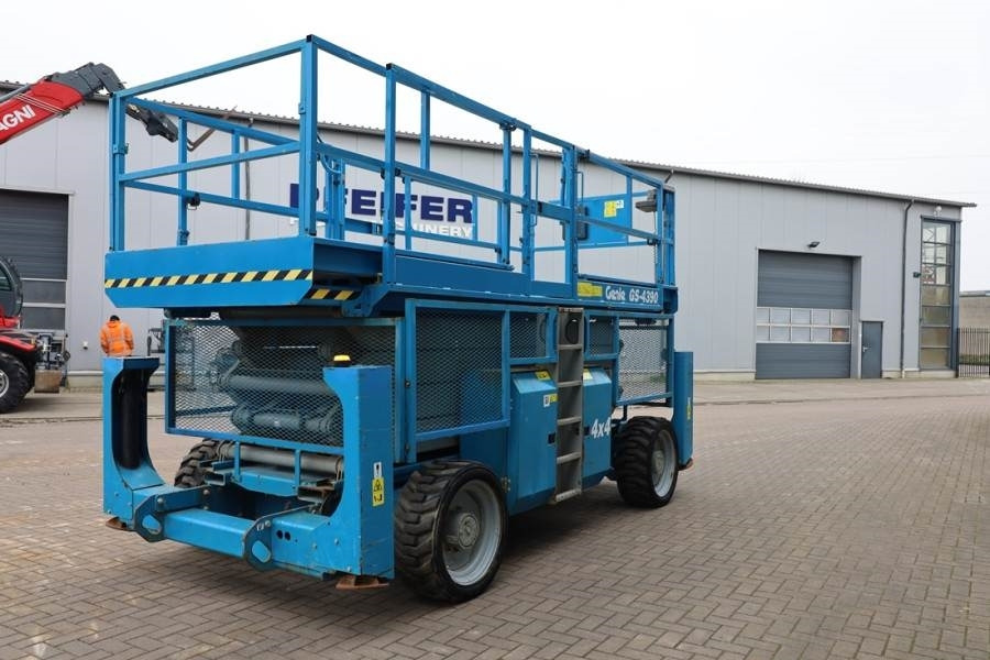 Genie GS4390 Diesel, 4x4 Drive, 15m Working Height, 680k - מעלית מספריים: תמונה 2 Genie GS4390 Diesel, 4x4 Drive, 15m Working Height, 680k - מעלית מספריים: תמונה 2