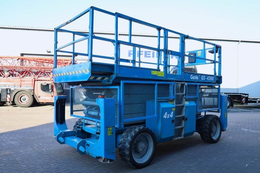 Genie GS4390 Diesel, 4x4 Drive, 15m Working Height, 680k - מעלית מספריים: תמונה 2 Genie GS4390 Diesel, 4x4 Drive, 15m Working Height, 680k - מעלית מספריים: תמונה 2