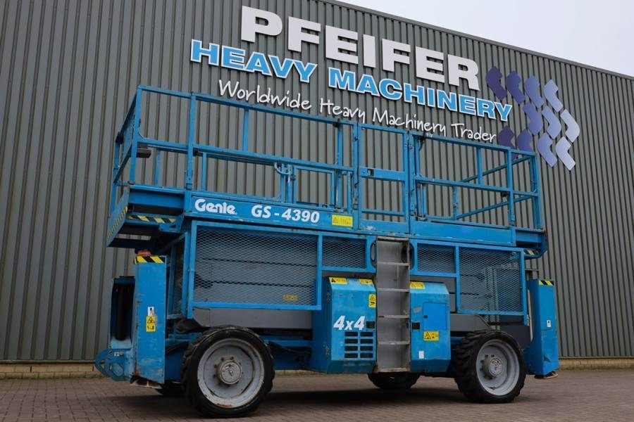 Genie GS4390 Diesel, 4x4 Drive, 15m Working Height, 680k - מעלית מספריים: תמונה 1 Genie GS4390 Diesel, 4x4 Drive, 15m Working Height, 680k - מעלית מספריים: תמונה 1