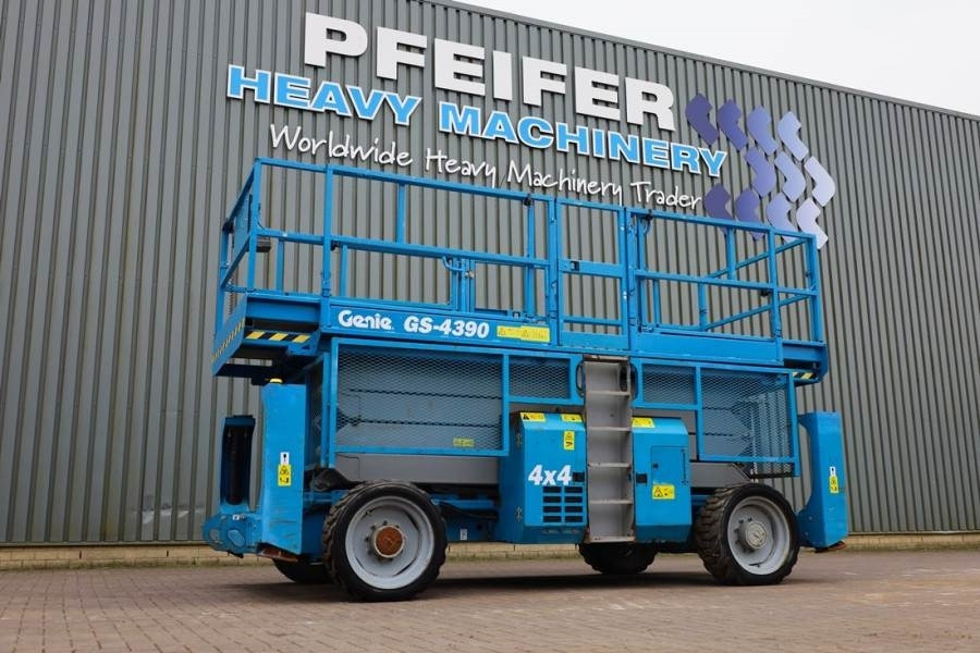 Genie GS4390 Diesel, 4x4 Drive, 15m Working Height, 680k - מעלית מספריים: תמונה 1 Genie GS4390 Diesel, 4x4 Drive, 15m Working Height, 680k - מעלית מספריים: תמונה 1
