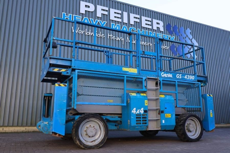 Genie GS4390 Diesel, 4x4 Drive, 15m Working Height, 680k - מעלית מספריים: תמונה 1 Genie GS4390 Diesel, 4x4 Drive, 15m Working Height, 680k - מעלית מספריים: תמונה 1