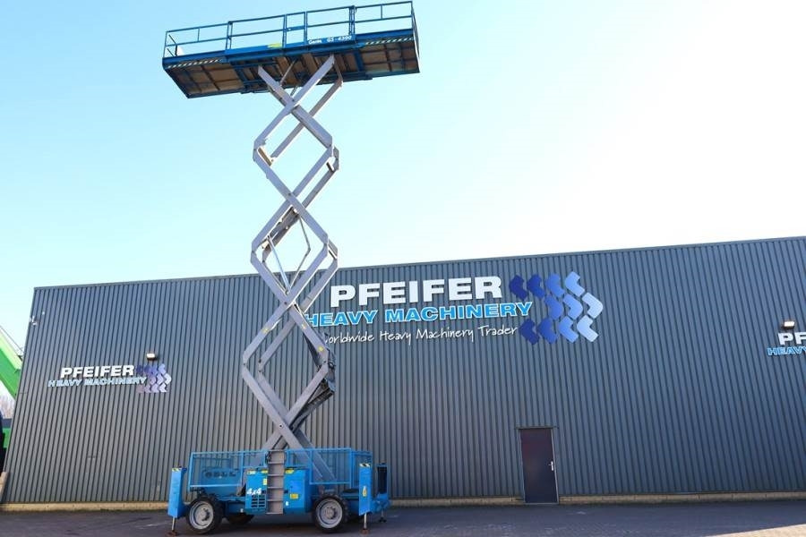 Genie GS4390 Diesel, 4x4 Drive, 15m Working Height, 680k - מעלית מספריים: תמונה 2 Genie GS4390 Diesel, 4x4 Drive, 15m Working Height, 680k - מעלית מספריים: תמונה 2