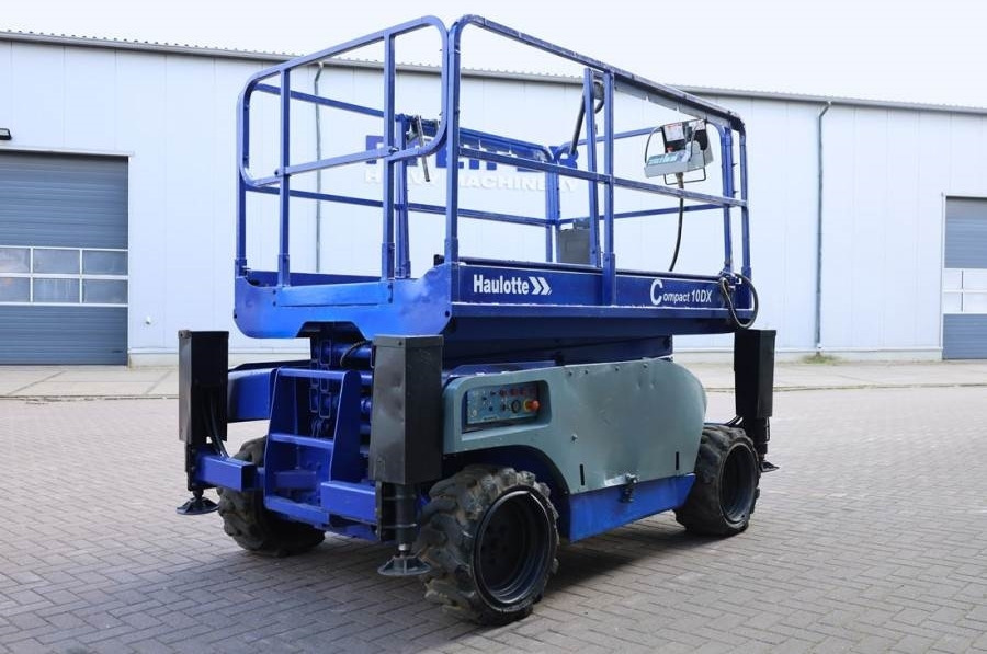 Haulotte COMPACT 10DX Diesel, 4x4 Drive, 10.15m Working Hei - מעלית מספריים: תמונה 2 Haulotte COMPACT 10DX Diesel, 4x4 Drive, 10.15m Working Hei - מעלית מספריים: תמונה 2