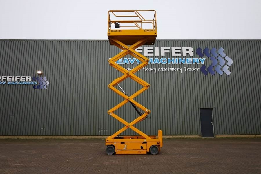 Haulotte Compact 10 Electric, 10.2m Working Height, 450kg C - מעלית מספריים: תמונה 3 Haulotte Compact 10 Electric, 10.2m Working Height, 450kg C - מעלית מספריים: תמונה 3