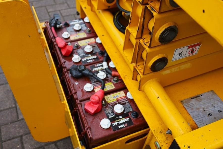 Haulotte Compact 10 Electric, 10.2m Working Height, 450kg C - מעלית מספריים: תמונה 4 Haulotte Compact 10 Electric, 10.2m Working Height, 450kg C - מעלית מספריים: תמונה 4