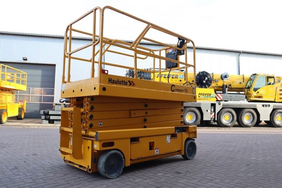 Haulotte Compact 12 Electric, 12m Working Height, 300kg Cap - מעלית מספריים: תמונה 2 Haulotte Compact 12 Electric, 12m Working Height, 300kg Cap - מעלית מספריים: תמונה 2