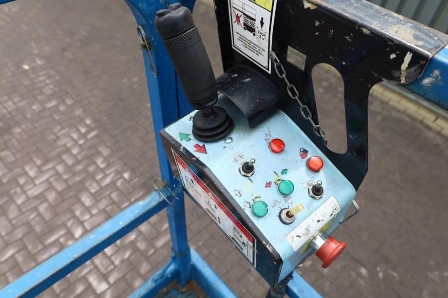 Haulotte Compact 12RTE Electric, 12m Working Height, 450kg - מעלית מספריים: תמונה 4 Haulotte Compact 12RTE Electric, 12m Working Height, 450kg - מעלית מספריים: תמונה 4