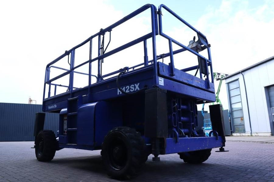 Haulotte H12SX Diesel, 4x4 Drive, 12m Working Height, 700kg - מעלית מספריים: תמונה 3 Haulotte H12SX Diesel, 4x4 Drive, 12m Working Height, 700kg - מעלית מספריים: תמונה 3