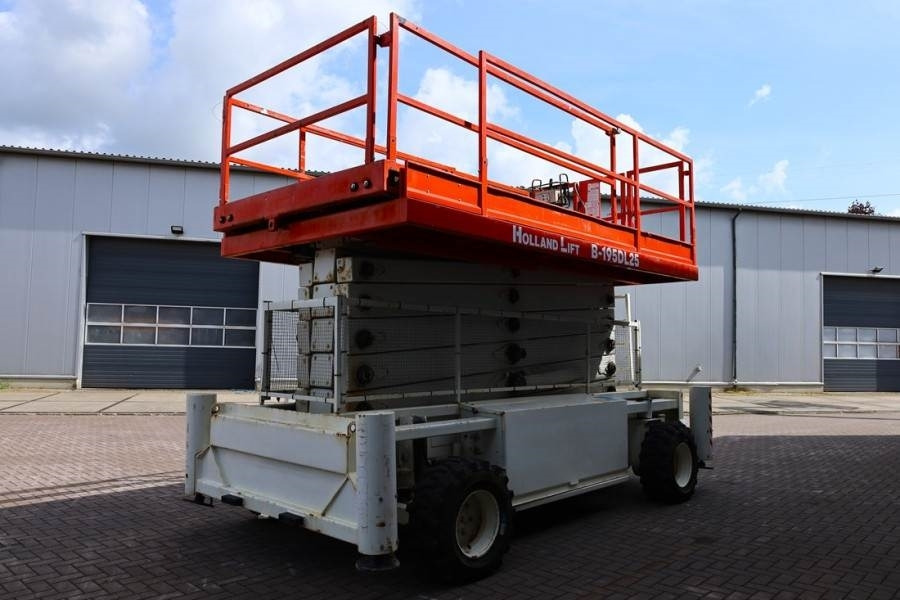 Holland Lift B-195DL25-4WD Diesel, 4x4 Drive, 21.5m Working Hei - מעלית מספריים: תמונה 2 Holland Lift B-195DL25-4WD Diesel, 4x4 Drive, 21.5m Working Hei - מעלית מספריים: תמונה 2