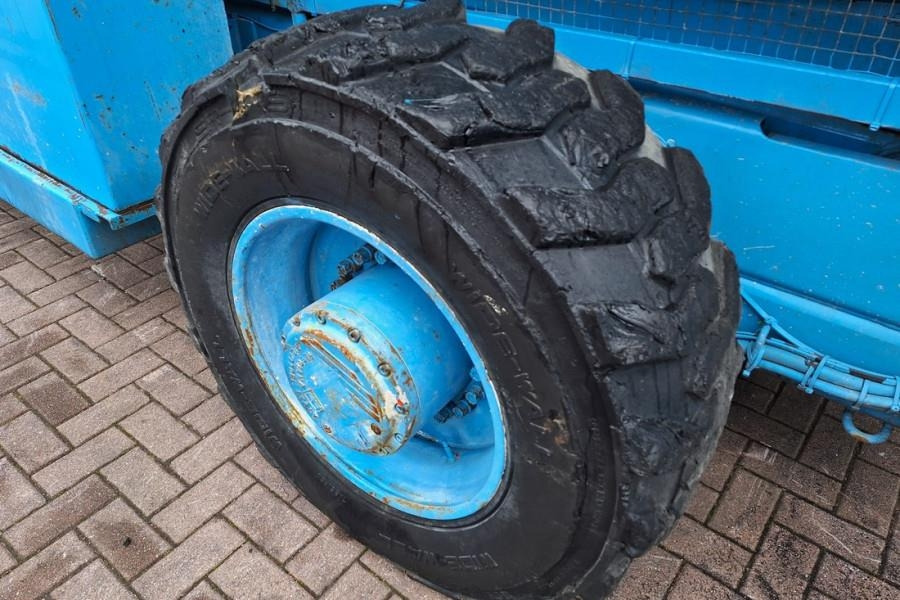 מעלית מספריים Holland Lift Megastar G300 Diesel, 4x4x4 Drive, 33.5m Working H: תמונה 11