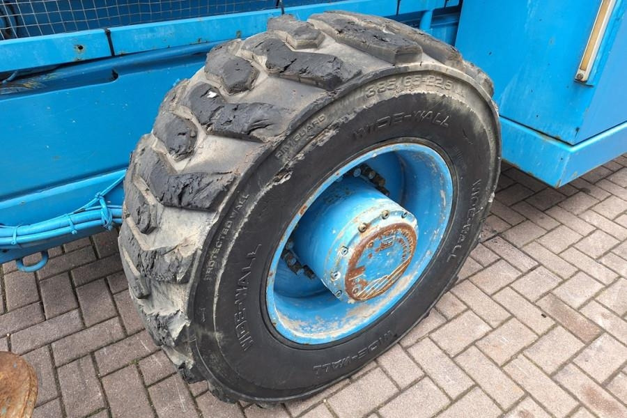 מעלית מספריים Holland Lift Megastar G300 Diesel, 4x4x4 Drive, 33.5m Working H: תמונה 14