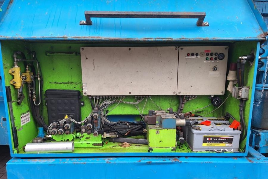 מעלית מספריים Holland Lift Megastar G300 Diesel, 4x4x4 Drive, 33.5m Working H: תמונה 15