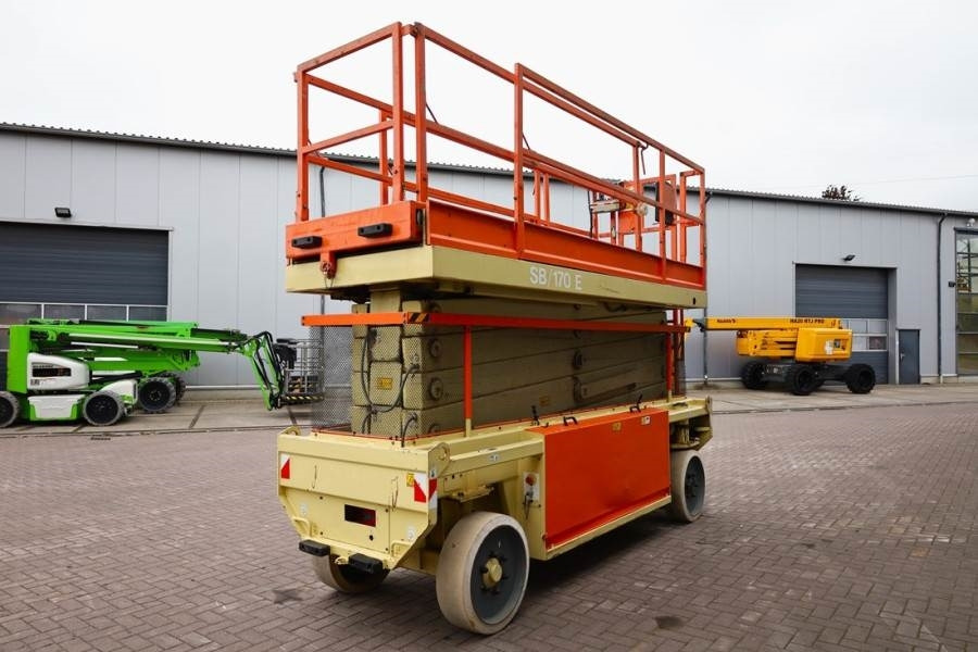 Liftlux SL153-12 Electric, 17.3m Working Height, 500kg Cap - מעלית מספריים: תמונה 2 Liftlux SL153-12 Electric, 17.3m Working Height, 500kg Cap - מעלית מספריים: תמונה 2