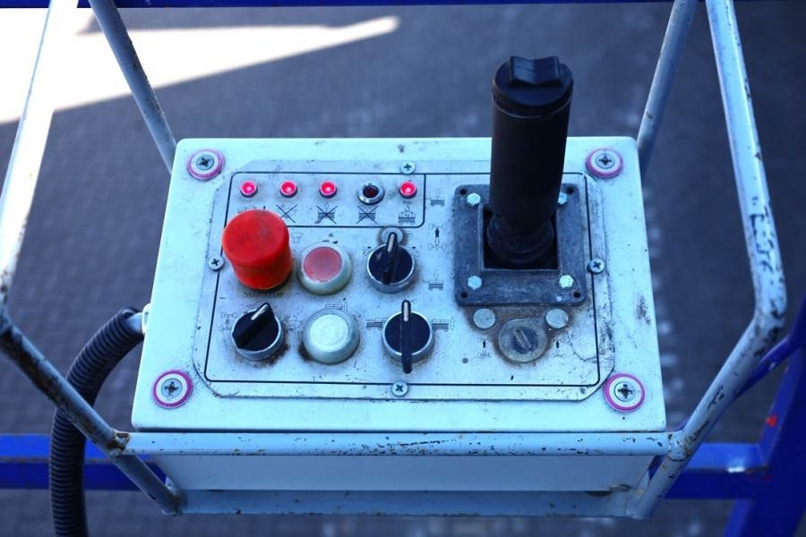 Liftlux SL210-25D4WDS/P Diesel, Hydraulic Deck Extension, - מעלית מספריים: תמונה 4 Liftlux SL210-25D4WDS/P Diesel, Hydraulic Deck Extension, - מעלית מספריים: תמונה 4