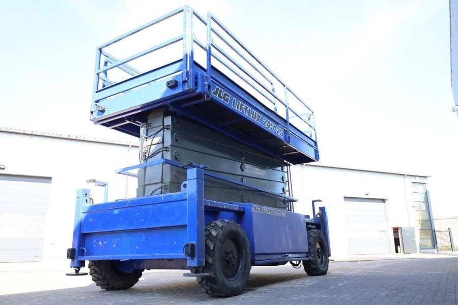 Liftlux SL245-25D 4WD Diesel, 4x4 Drive, 26.5m Working Hei - מעלית מספריים: תמונה 2 Liftlux SL245-25D 4WD Diesel, 4x4 Drive, 26.5m Working Hei - מעלית מספריים: תמונה 2