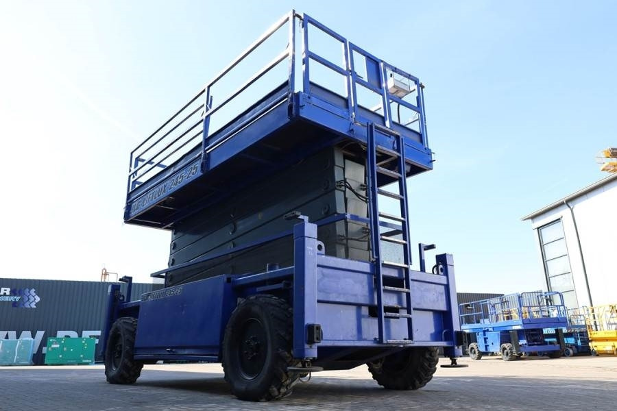 מעלית מספריים Liftlux SL245-25D 4WD Diesel, 4x4 Drive, 26.5m Working Hei: תמונה 7
