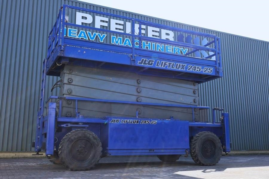 Liftlux SL245-25D 4WD Diesel, 4x4 Drive, 26.5m Working Hei - מעלית מספריים: תמונה 1 Liftlux SL245-25D 4WD Diesel, 4x4 Drive, 26.5m Working Hei - מעלית מספריים: תמונה 1