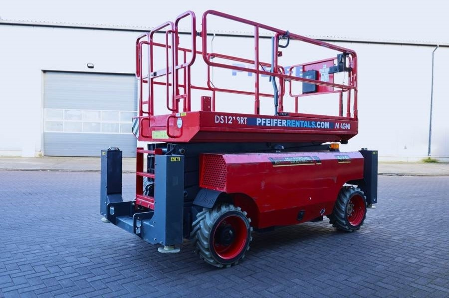 Magni DS1218RT Valid inspection, Diesel, 4x4 Drive, 12m - מעלית מספריים: תמונה 2 Magni DS1218RT Valid inspection, Diesel, 4x4 Drive, 12m - מעלית מספריים: תמונה 2