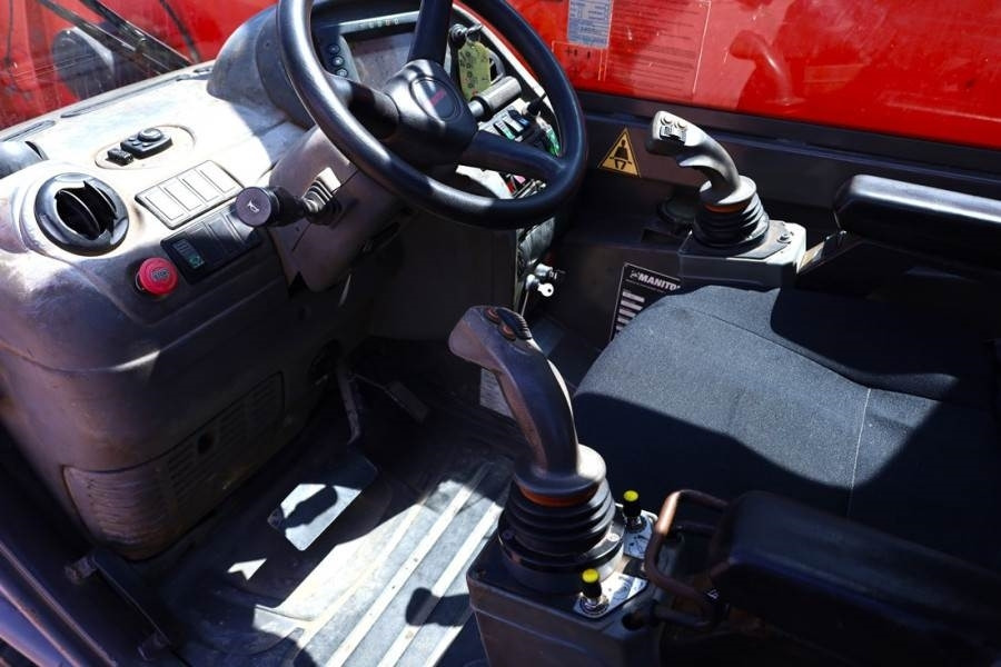 Manitou MRT3050 PRIVILEGE Diesel, 4x4 Drive And 4-Wheel St - מפעיל טלסקופי: תמונה 4 Manitou MRT3050 PRIVILEGE Diesel, 4x4 Drive And 4-Wheel St - מפעיל טלסקופי: תמונה 4