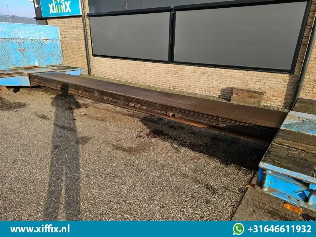 Goldhofer 4-ass. Uitschuifbare semi dieplader / 80 cm. Hoog / 3x gestuurd - סמיטריילר עם מטען נמוך: תמונה 5 Goldhofer 4-ass. Uitschuifbare semi dieplader / 80 cm. Hoog / 3x gestuurd - סמיטריילר עם מטען נמוך: תמונה 5