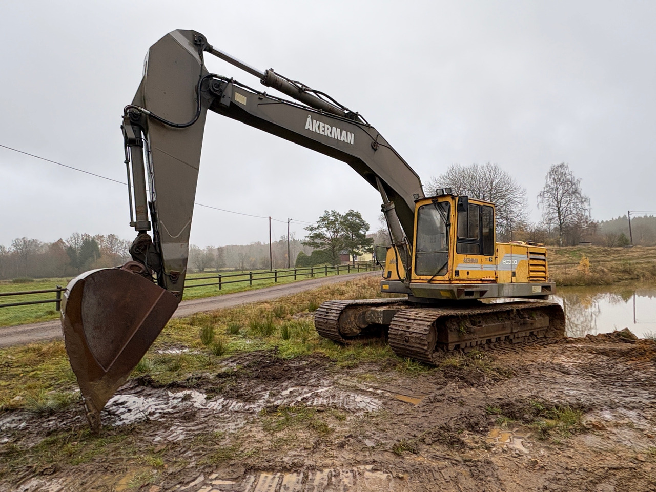 Åkerman EC300 - מחפר: תמונה 1 Åkerman EC300 - מחפר: תמונה 1