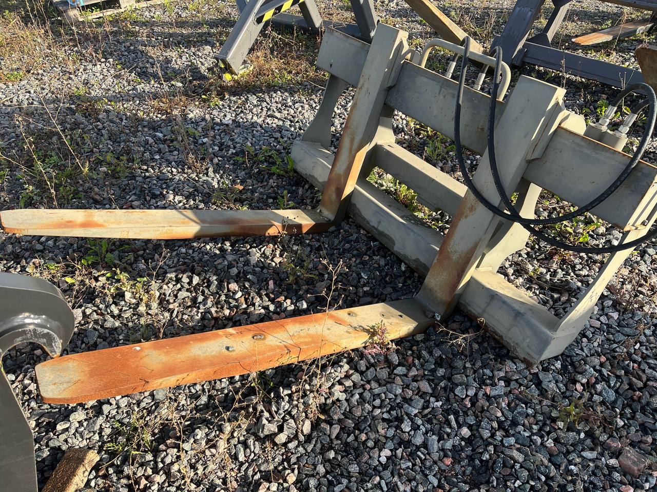 Arccon HGS1500 - מזלגות עבור מכונת בנייה: תמונה 1 Arccon HGS1500 - מזלגות עבור מכונת בנייה: תמונה 1