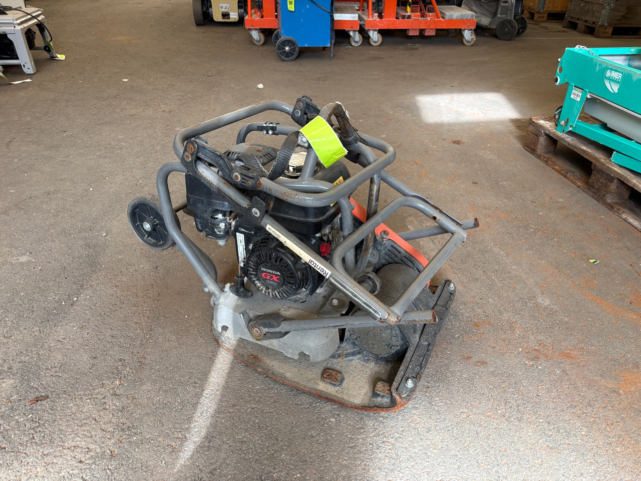 Atlas Copco LF75 - לוח רטט: תמונה 1 Atlas Copco LF75 - לוח רטט: תמונה 1
