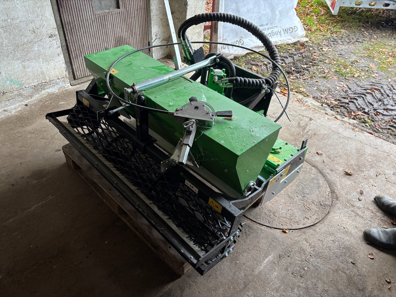 Avant MTZ135H+SM135H - ציוד בנייה: תמונה 1 Avant MTZ135H+SM135H - ציוד בנייה: תמונה 1