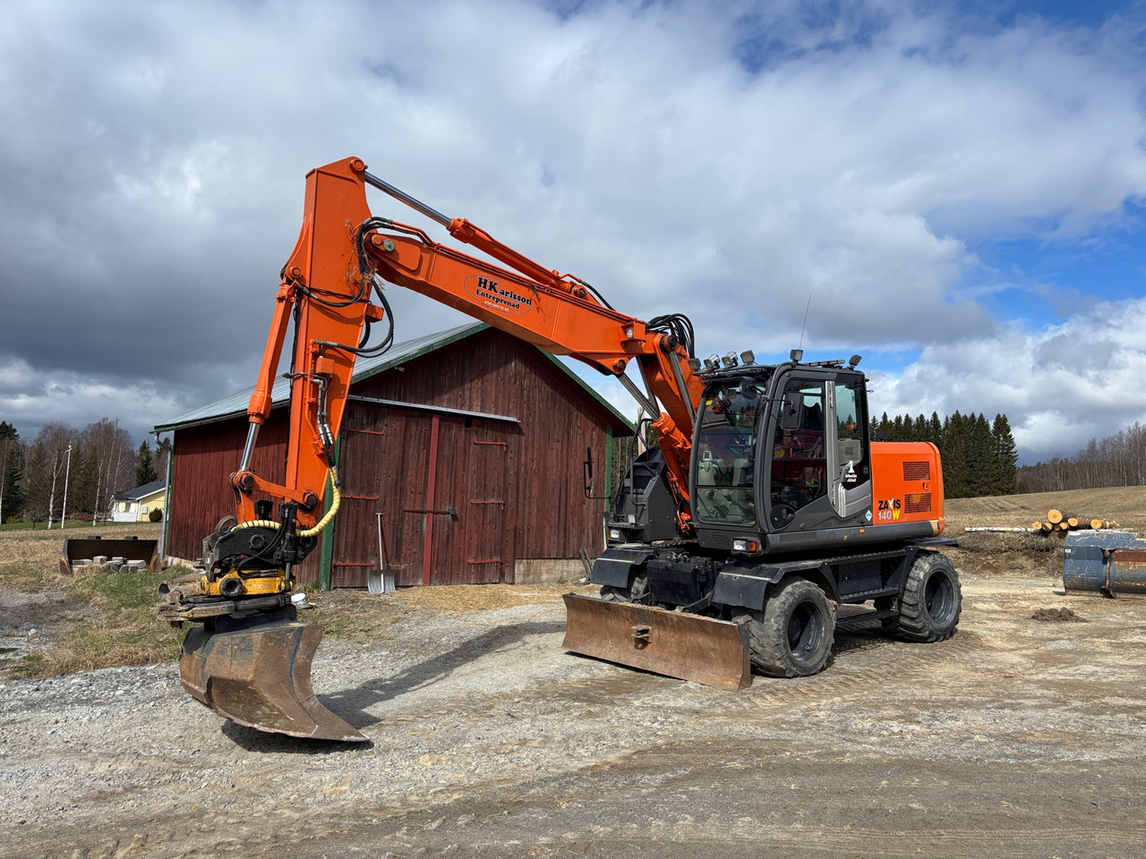 Hitachi ZX140W-3 - מחפר: תמונה 1 Hitachi ZX140W-3 - מחפר: תמונה 1