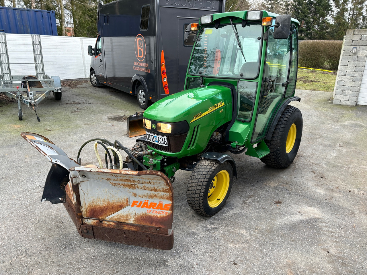 John Deere 2520 HST - כלי רכב עירוני/ מיוחד: תמונה 1 John Deere 2520 HST - כלי רכב עירוני/ מיוחד: תמונה 1