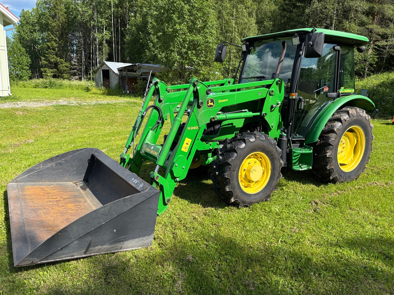John Deere 5065E - טרקטור חקלאי: תמונה 1 John Deere 5065E - טרקטור חקלאי: תמונה 1
