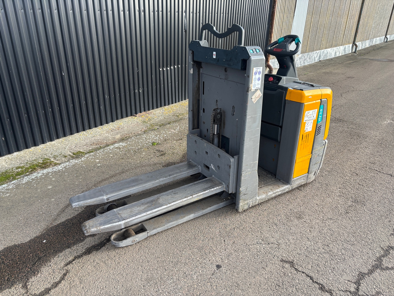 Jungheinrich ECE 310 - ציוד לטיפול בחומרים: תמונה 1 Jungheinrich ECE 310 - ציוד לטיפול בחומרים: תמונה 1