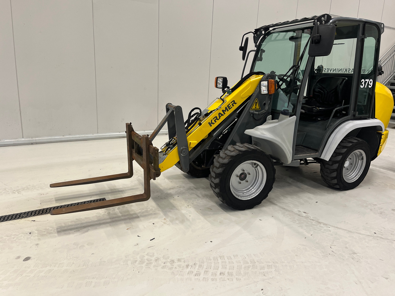 Kramer 5035 (348) - מעמיס קומפקטי: תמונה 1 Kramer 5035 (348) - מעמיס קומפקטי: תמונה 1