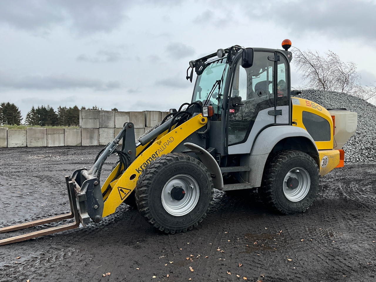 Kramer Allrad 550 - מעמיס גלגלים: תמונה 1 Kramer Allrad 550 - מעמיס גלגלים: תמונה 1