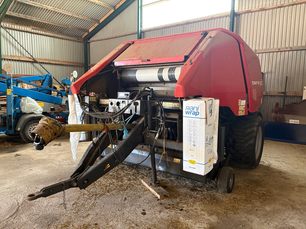 Kverneland Taarup 6844 - מכונת צרור עגולה: תמונה 1 Kverneland Taarup 6844 - מכונת צרור עגולה: תמונה 1
