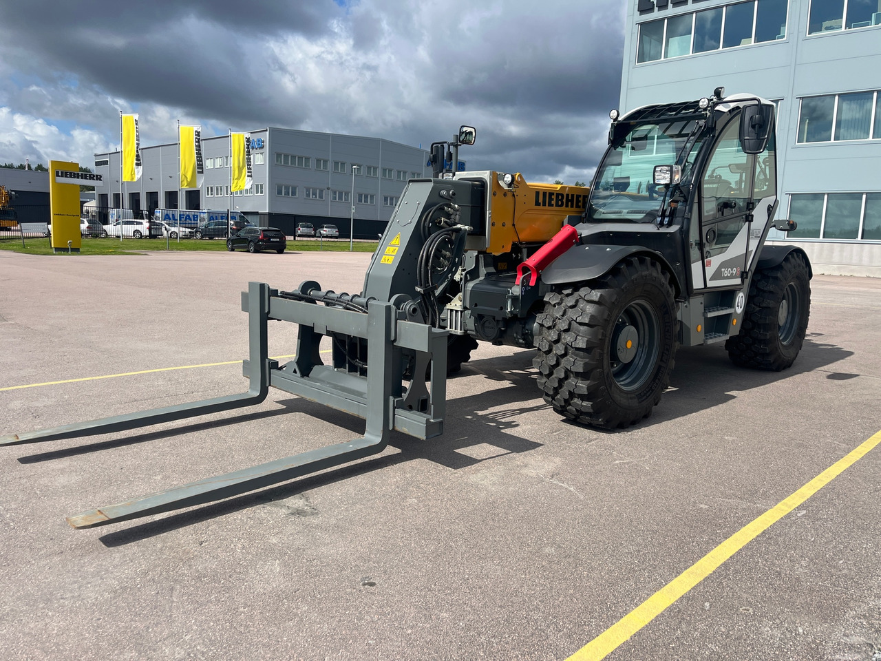 Liebherr T60-9S - מפעיל טלסקופי: תמונה 1 Liebherr T60-9S - מפעיל טלסקופי: תמונה 1