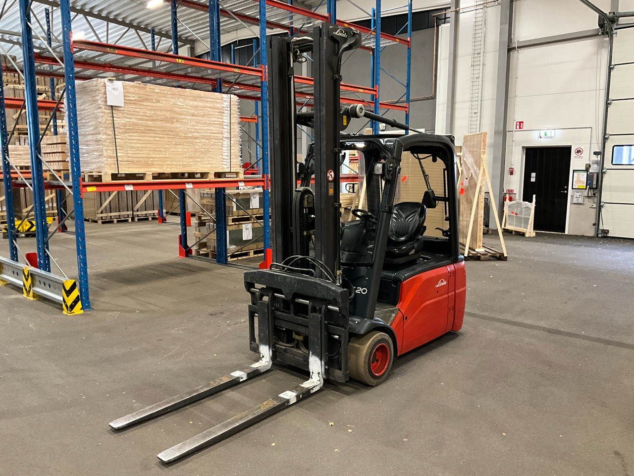 Linde E20L-01 - ציוד לטיפול בחומרים: תמונה 1 Linde E20L-01 - ציוד לטיפול בחומרים: תמונה 1