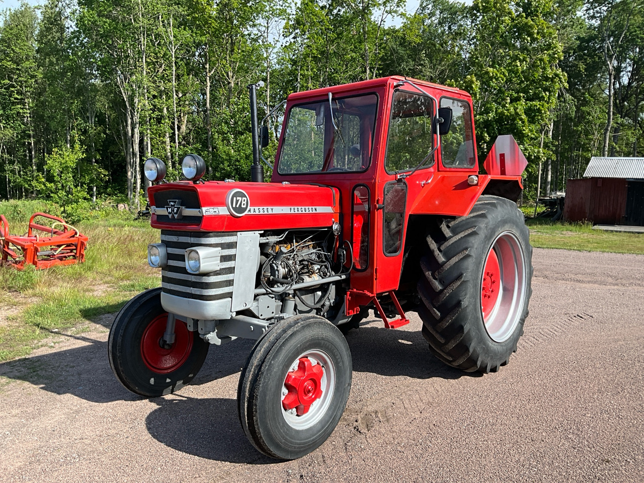 Massey Ferguson 178 - טרקטור חקלאי: תמונה 1 Massey Ferguson 178 - טרקטור חקלאי: תמונה 1