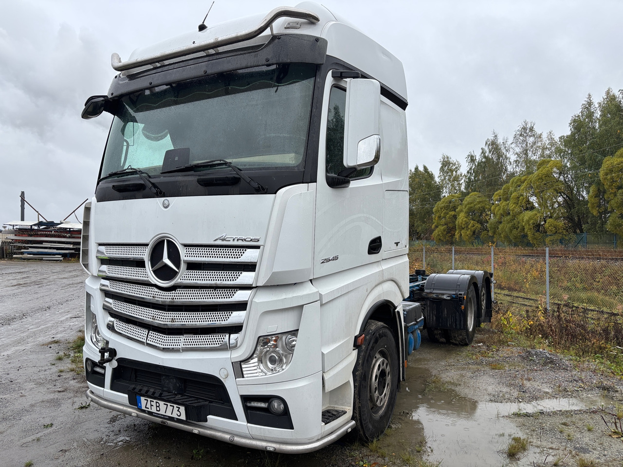 Mercedes Actros - משאית עם שלדת תא: תמונה 1 Mercedes Actros - משאית עם שלדת תא: תמונה 1