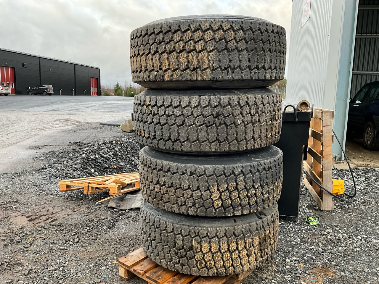 Michelin 445/65R22.5 - צמיג עבור מכונת בנייה: תמונה 1 Michelin 445/65R22.5 - צמיג עבור מכונת בנייה: תמונה 1