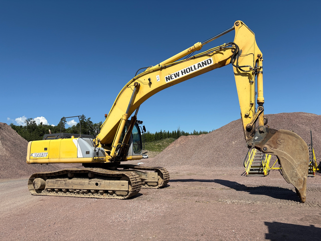 New Holland E385 - מחפר: תמונה 1 New Holland E385 - מחפר: תמונה 1