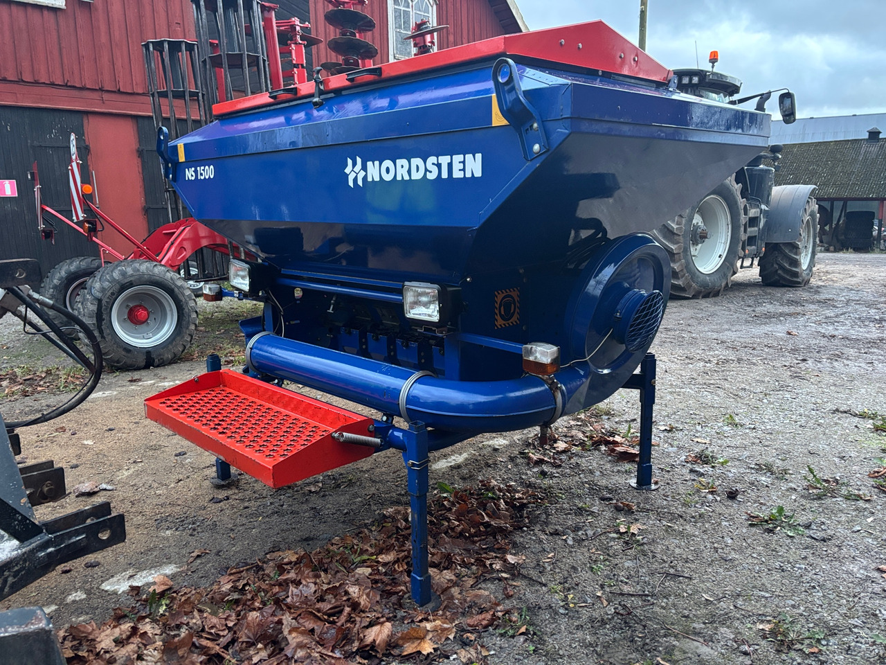 Nordsten NS 1500 - מפזרת דשן: תמונה 1 Nordsten NS 1500 - מפזרת דשן: תמונה 1