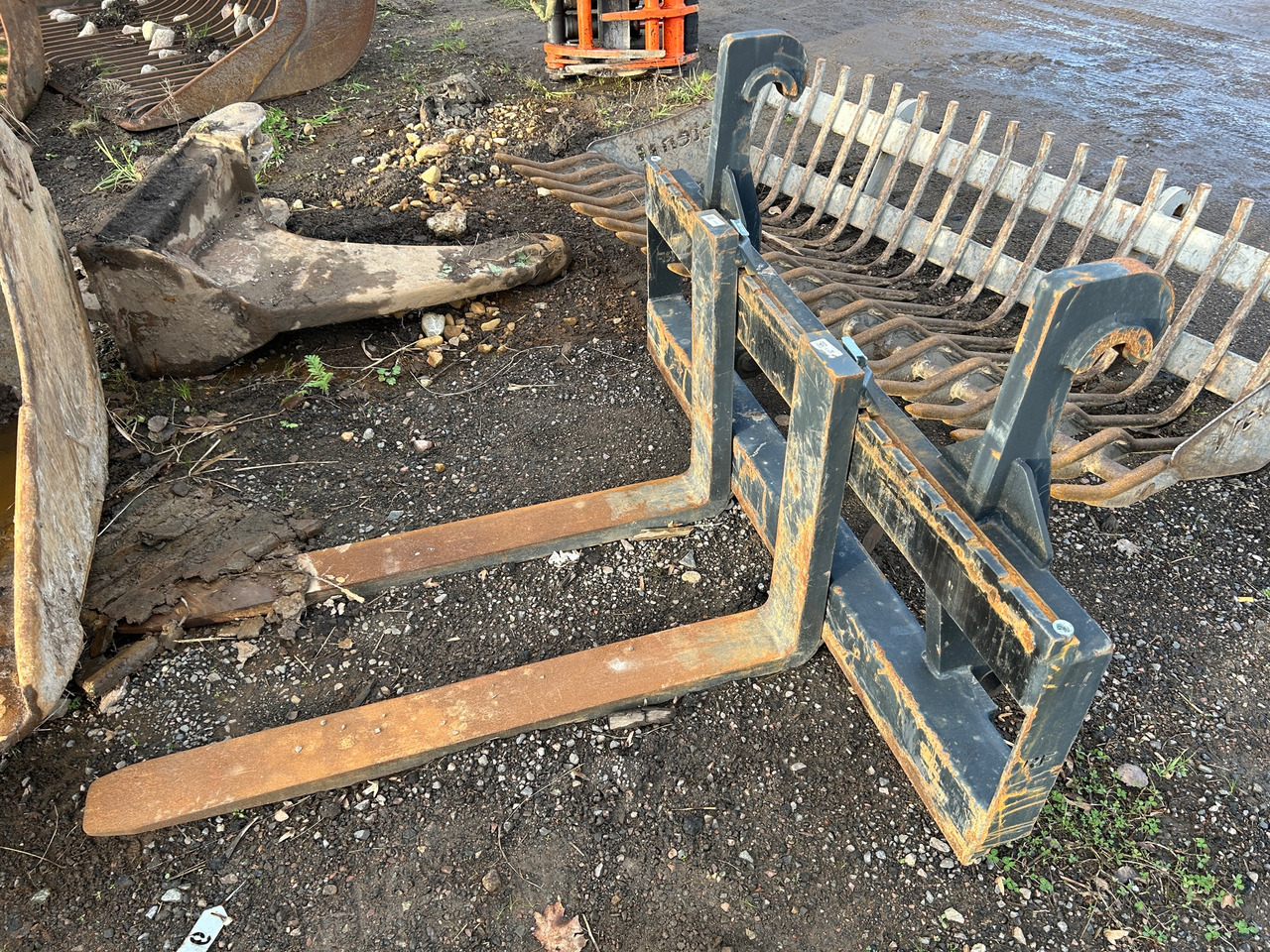 RF - מזלגות עבור מכונת בנייה: תמונה 1 RF - מזלגות עבור מכונת בנייה: תמונה 1