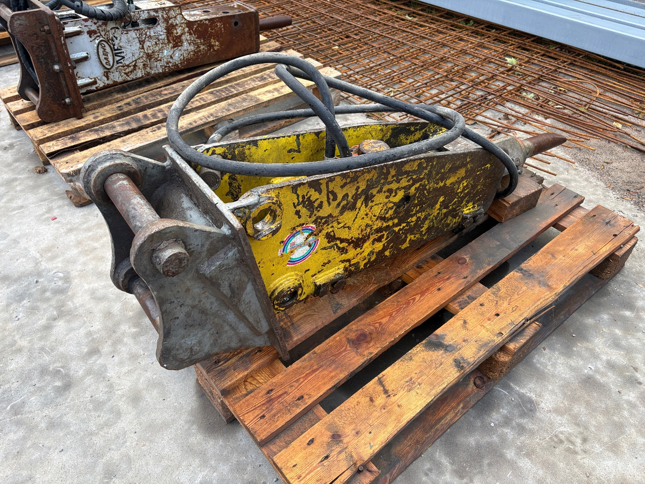 Takeuchi TKB-100 - ציוד בנייה: תמונה 1 Takeuchi TKB-100 - ציוד בנייה: תמונה 1