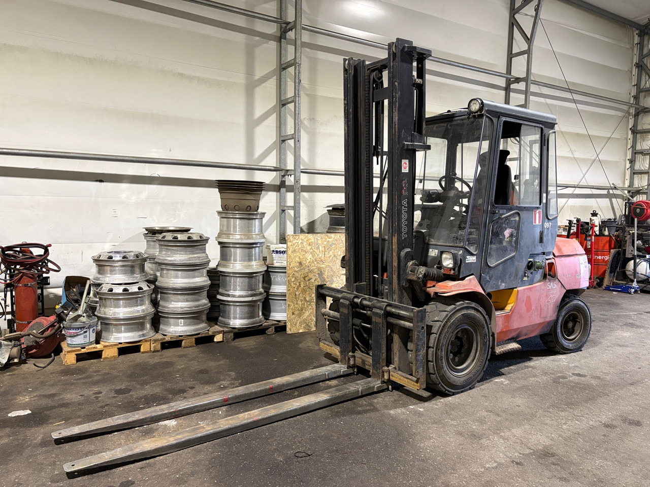 Toyota 02-7FD40 - ציוד לטיפול בחומרים: תמונה 1 Toyota 02-7FD40 - ציוד לטיפול בחומרים: תמונה 1