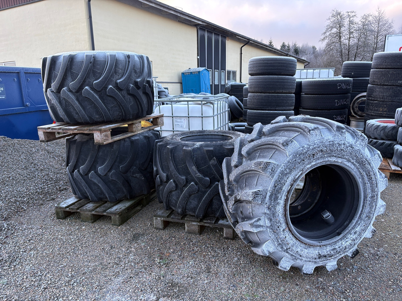 Trelleborg Excavator T440 - צמיג עבור מכונת בנייה: תמונה 1 Trelleborg Excavator T440 - צמיג עבור מכונת בנייה: תמונה 1