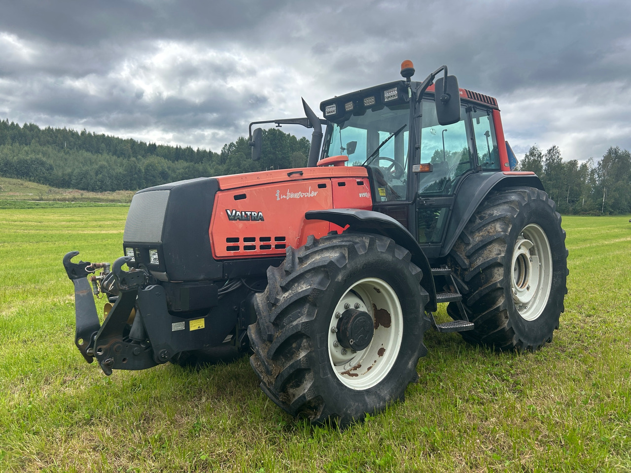 Valtra 8950 - טרקטור חקלאי: תמונה 1 Valtra 8950 - טרקטור חקלאי: תמונה 1